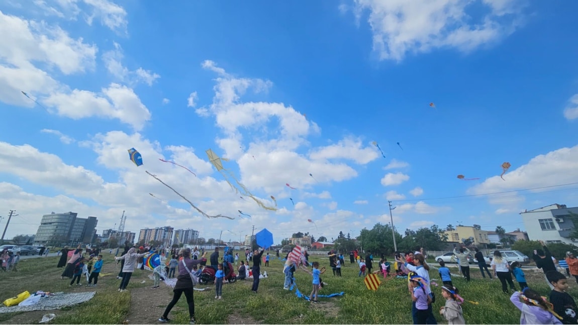 OKULUMUZDA UÇURTMA ŞENLİĞİ DÜZENLENDİ